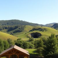 Gdzie zatrzymać się przy Krzemionkach, by wygodnie zwiedzić neolityczne kopalnie i okoliczne atrakcje